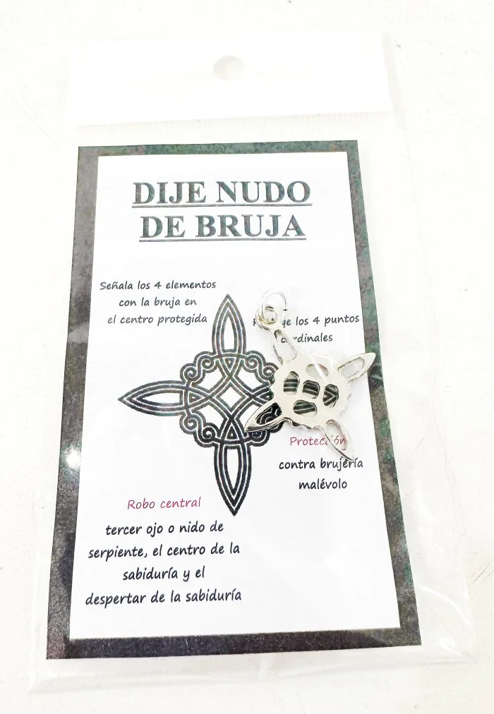 Dije nudo de bruja