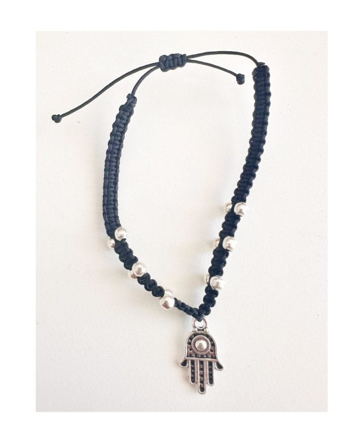 Pulsera mano tejida bolitas